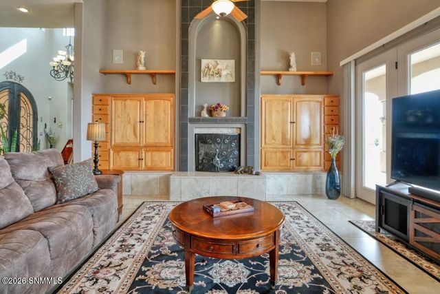 810 Roadrunner Circle, Las Cruces, NM 88011