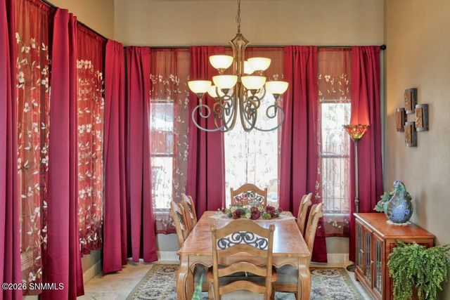 810 Roadrunner Circle, Las Cruces, NM 88011