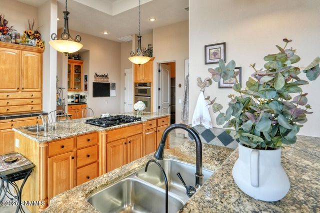 810 Roadrunner Circle, Las Cruces, NM 88011