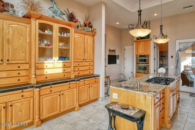 810 Roadrunner Circle, Las Cruces, NM 88011