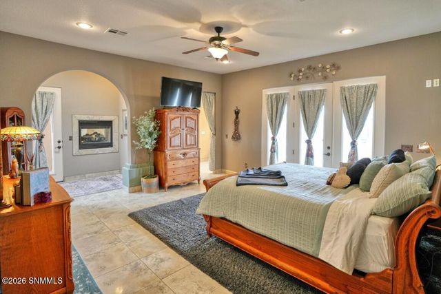 810 Roadrunner Circle, Las Cruces, NM 88011