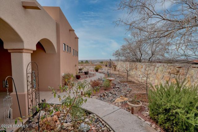 810 Roadrunner Circle, Las Cruces, NM 88011