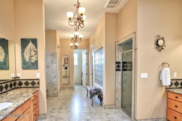 810 Roadrunner Circle, Las Cruces, NM 88011