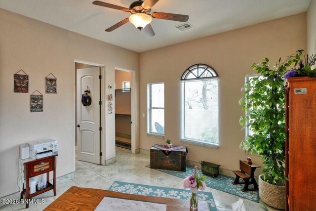 810 Roadrunner Circle, Las Cruces, NM 88011