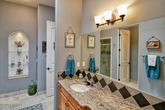 810 Roadrunner Circle, Las Cruces, NM 88011