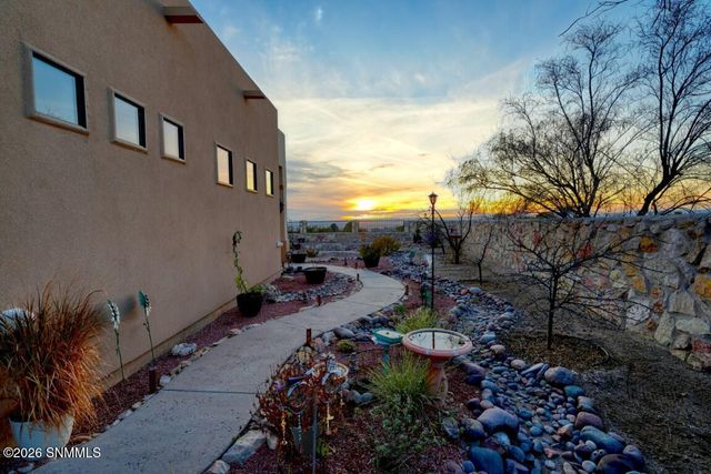 810 Roadrunner Circle, Las Cruces, NM 88011