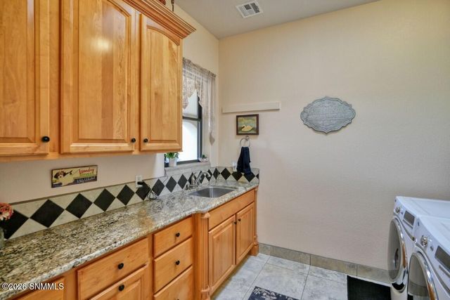 810 Roadrunner Circle, Las Cruces, NM 88011