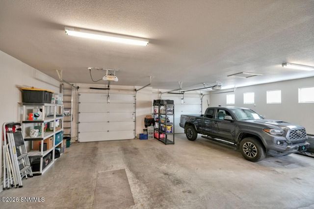 810 Roadrunner Circle, Las Cruces, NM 88011