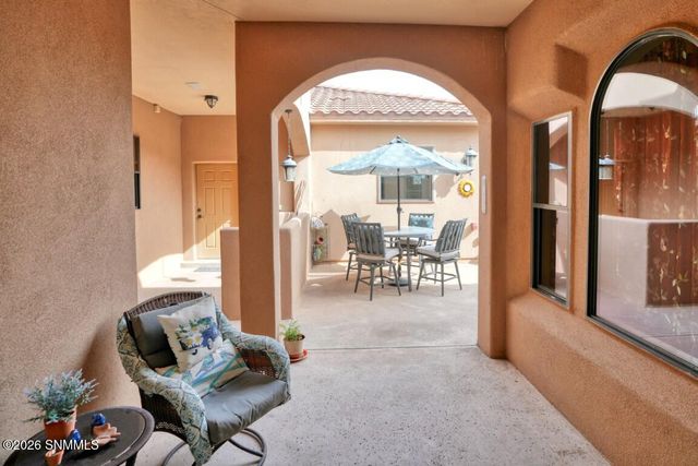 810 Roadrunner Circle, Las Cruces, NM 88011