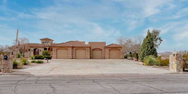 810 Roadrunner Circle, Las Cruces, NM 88011