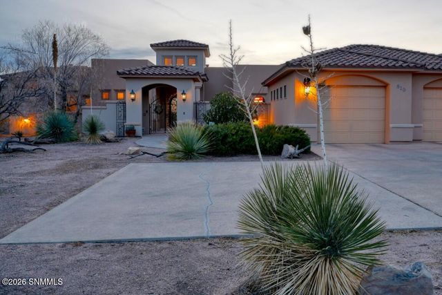 810 Roadrunner Circle, Las Cruces, NM 88011