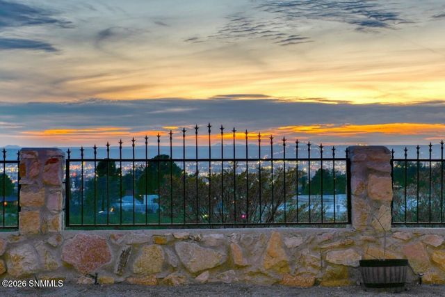 810 Roadrunner Circle, Las Cruces, NM 88011