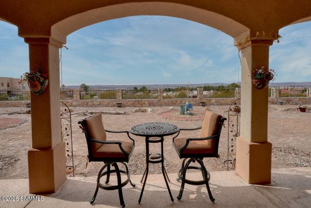 810 Roadrunner Circle, Las Cruces, NM 88011