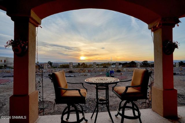 810 Roadrunner Circle, Las Cruces, NM 88011