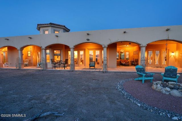 810 Roadrunner Circle, Las Cruces, NM 88011