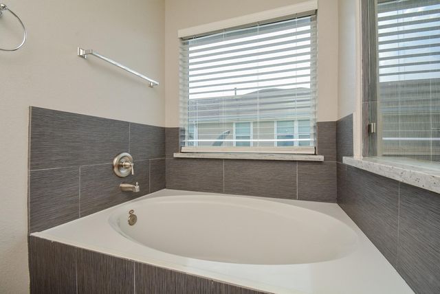 16021 Summerville Lake Drive, Tomball, TX 77377
