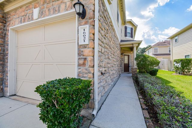 16021 Summerville Lake Drive, Tomball, TX 77377