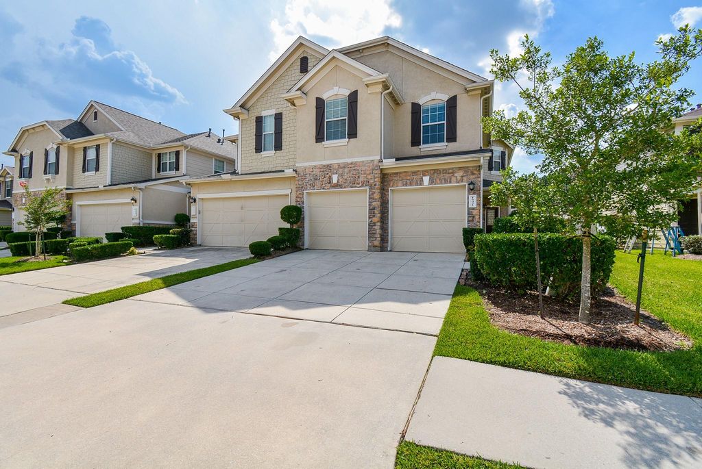16021 Summerville Lake Drive, Tomball, TX 77377