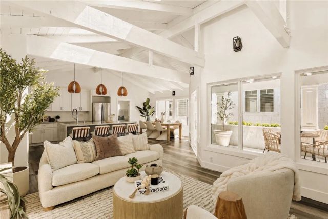 702 Acacia Avenue, Corona Del Mar, CA 92625