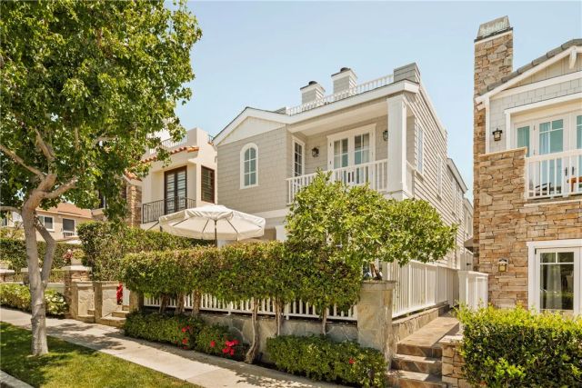 702 Acacia Avenue, Corona Del Mar, CA 92625