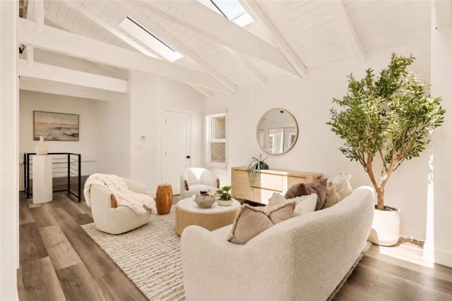 702 Acacia Avenue, Corona Del Mar, CA 92625