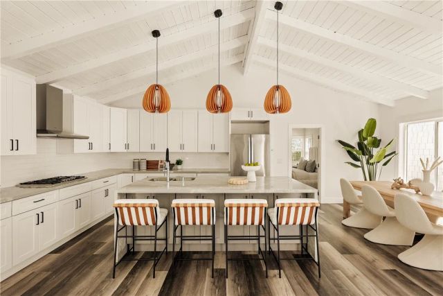 702 Acacia Avenue, Corona Del Mar, CA 92625