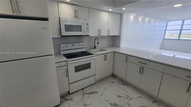 1301 NE Miami Gardens Dr 1412W, Miami, FL 33179