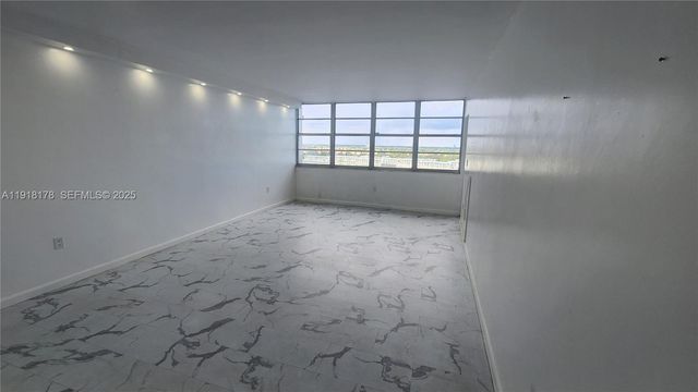 1301 NE Miami Gardens Dr 1412W, Miami, FL 33179