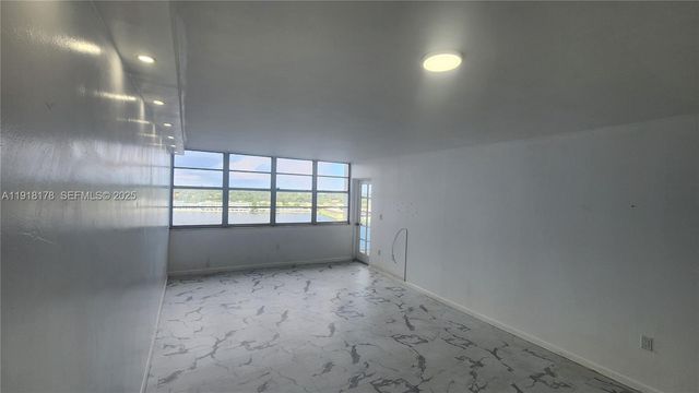 1301 NE Miami Gardens Dr 1412W, Miami, FL 33179