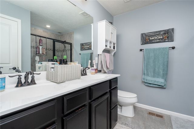 32 Waterford Boulevard, Fairborn, OH 45324