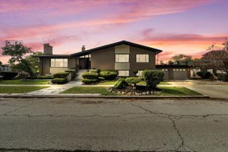 9222 S Cregier Avenue, Chicago, IL 60617