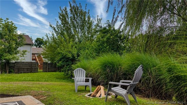 2003 Cedar Ridge Drive, New Albany, IN 47150
