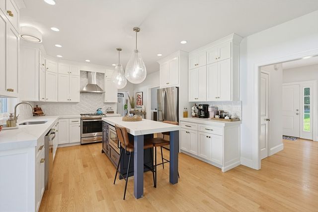15 Oakhill Ave., Wrentham, MA 02093
