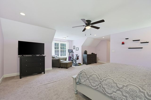 15 Oakhill Ave., Wrentham, MA 02093