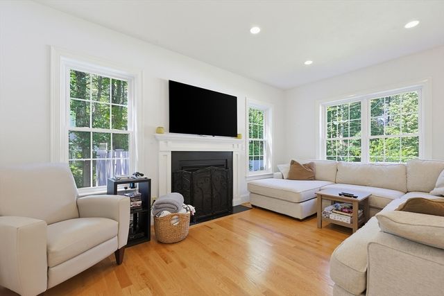 15 Oakhill Ave., Wrentham, MA 02093