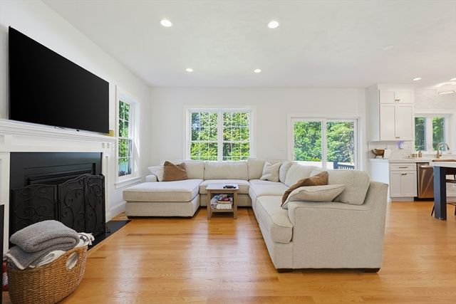 15 Oakhill Ave., Wrentham, MA 02093
