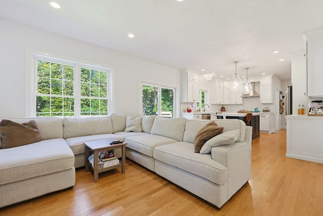 15 Oakhill Ave., Wrentham, MA 02093