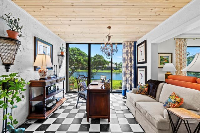 5610 SE Foxcross Place, Stuart, FL 34997