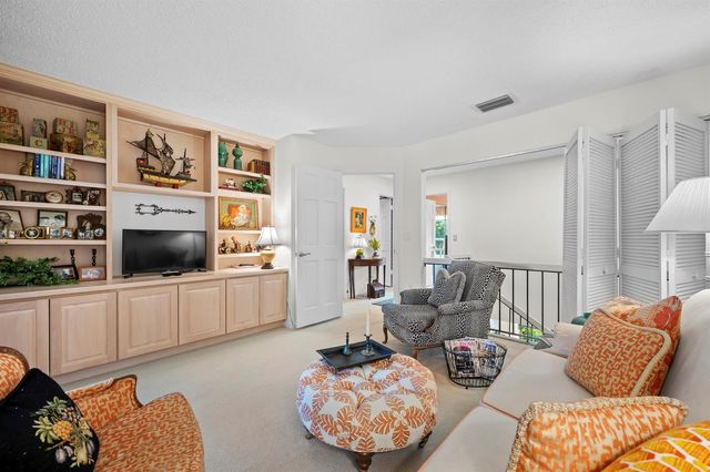 5610 SE Foxcross Place, Stuart, FL 34997