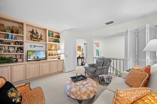 5610 SE Foxcross Place, Stuart, FL 34997