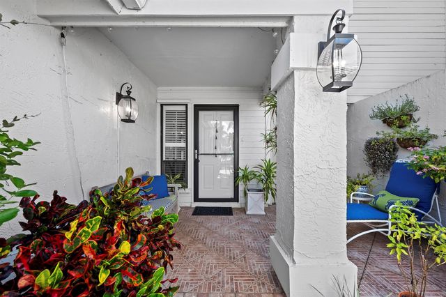 5610 SE Foxcross Place, Stuart, FL 34997