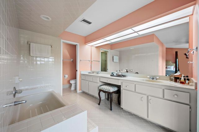 5610 SE Foxcross Place, Stuart, FL 34997