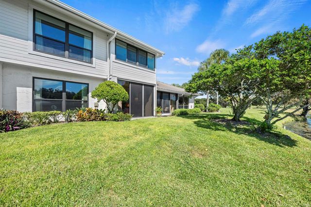 5610 SE Foxcross Place, Stuart, FL 34997