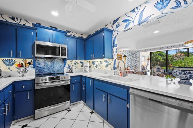 5610 SE Foxcross Place, Stuart, FL 34997