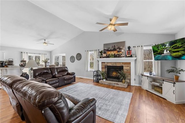 14587 166th Street, Bonner Springs, KS 66012