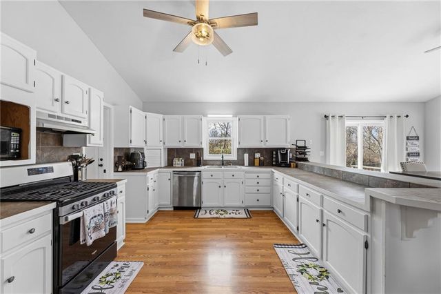 14587 166th Street, Bonner Springs, KS 66012