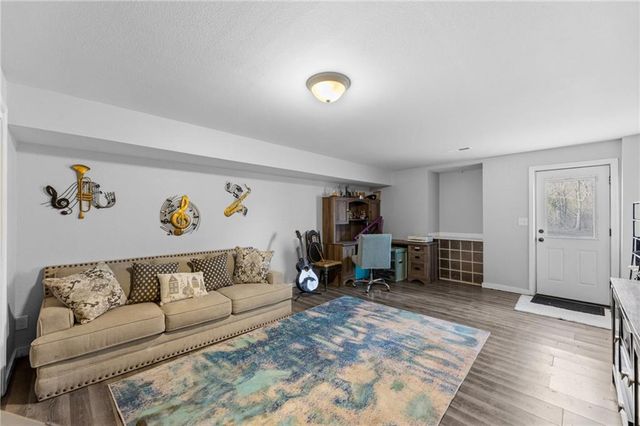 14587 166th Street, Bonner Springs, KS 66012