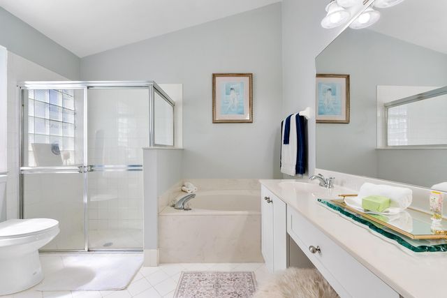 2016 Island Circle, Weston, FL 33326