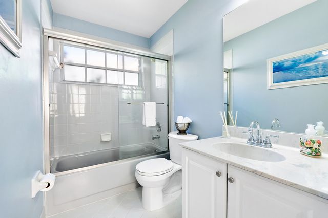 2016 Island Circle, Weston, FL 33326
