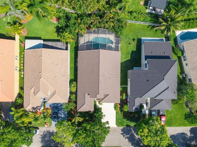 2016 Island Circle, Weston, FL 33326